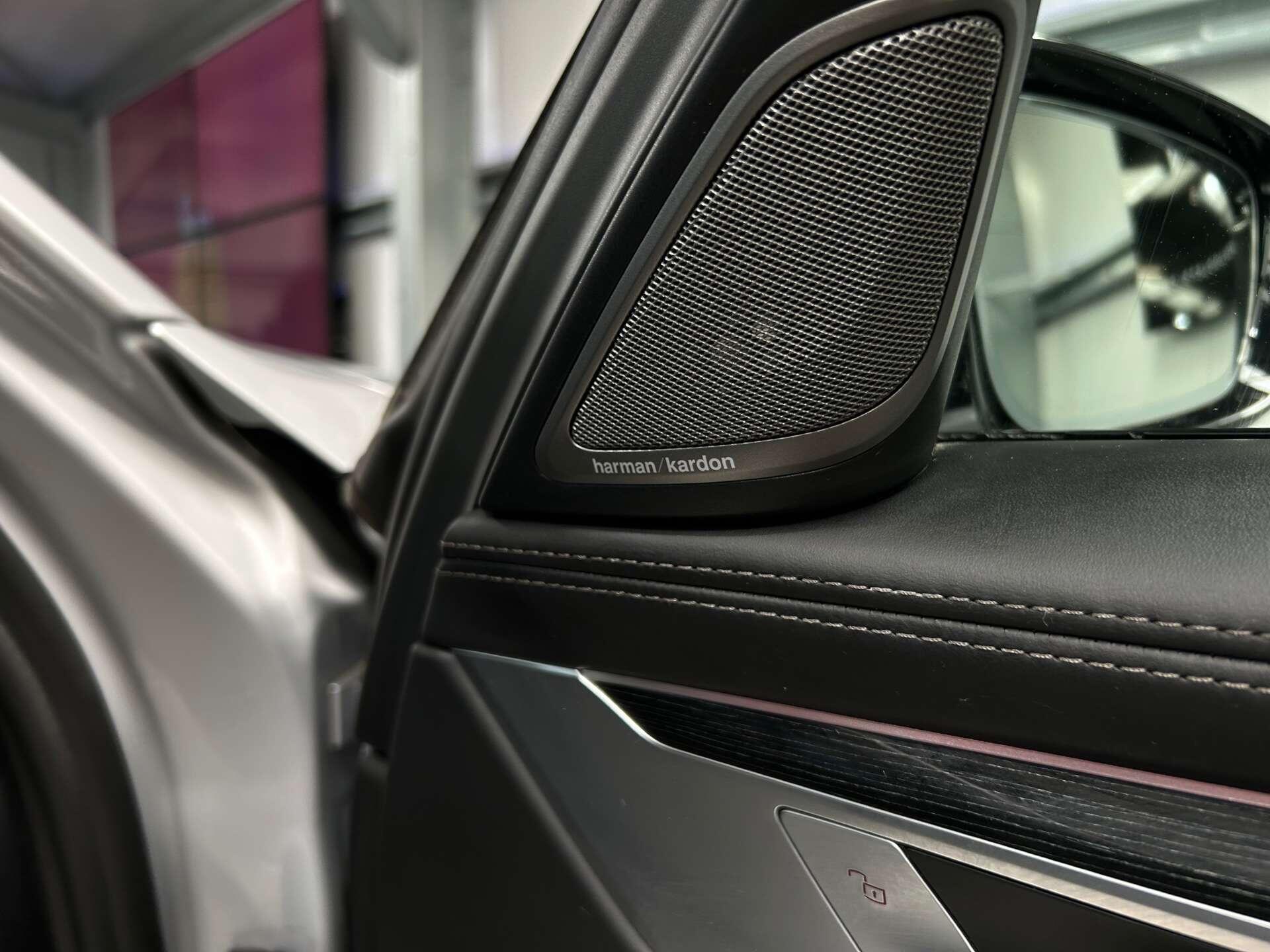 BMW 7 Series view 26