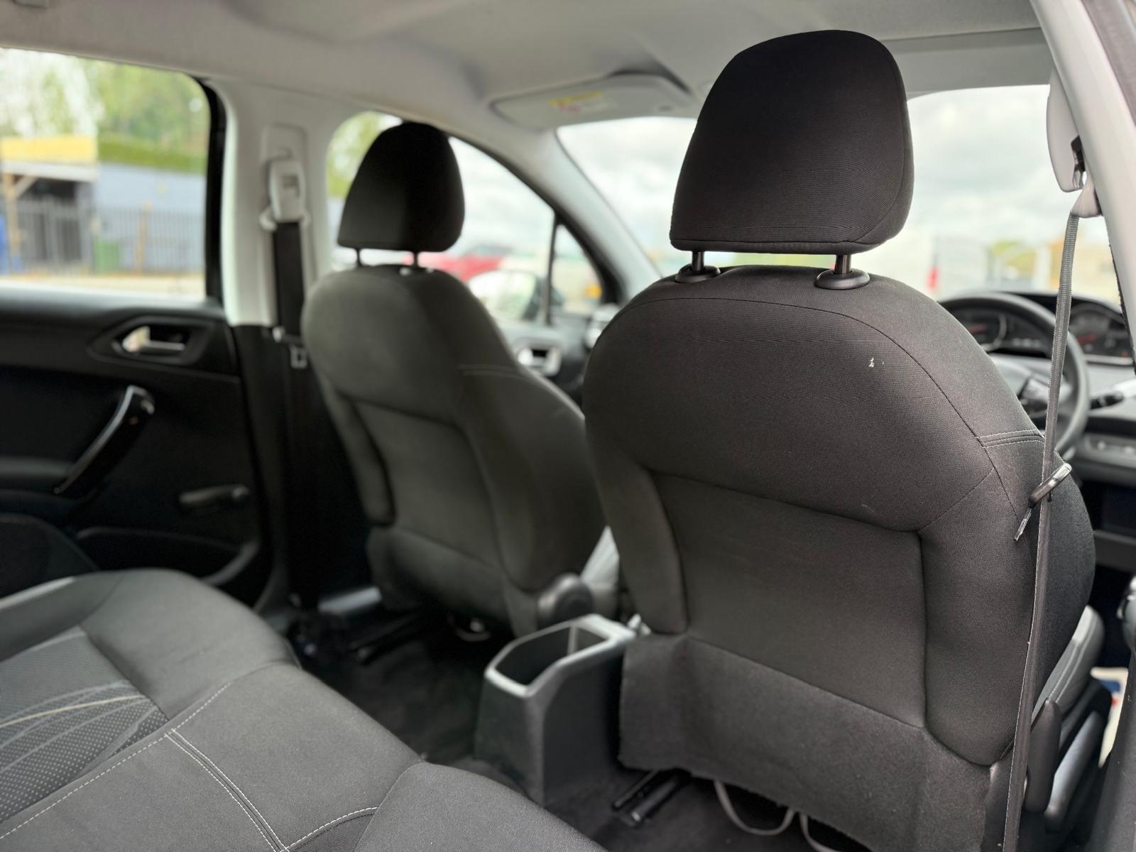 Peugeot 208 view 40