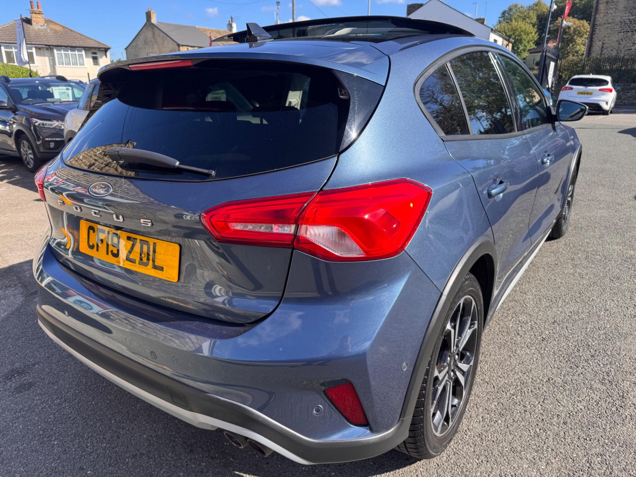 Ford Focus view 9