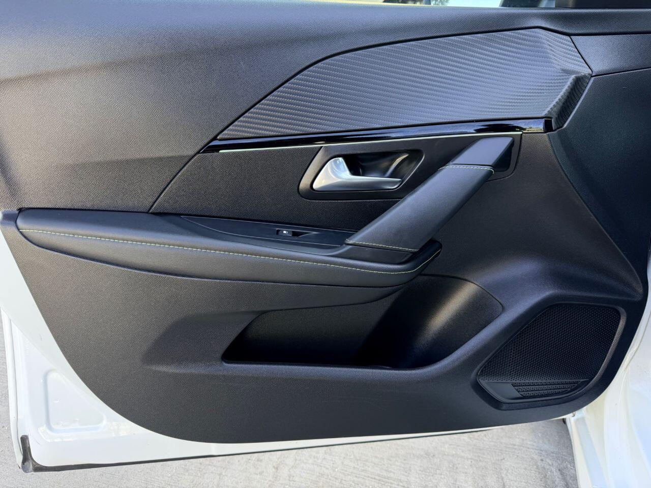Peugeot E-208 view 21
