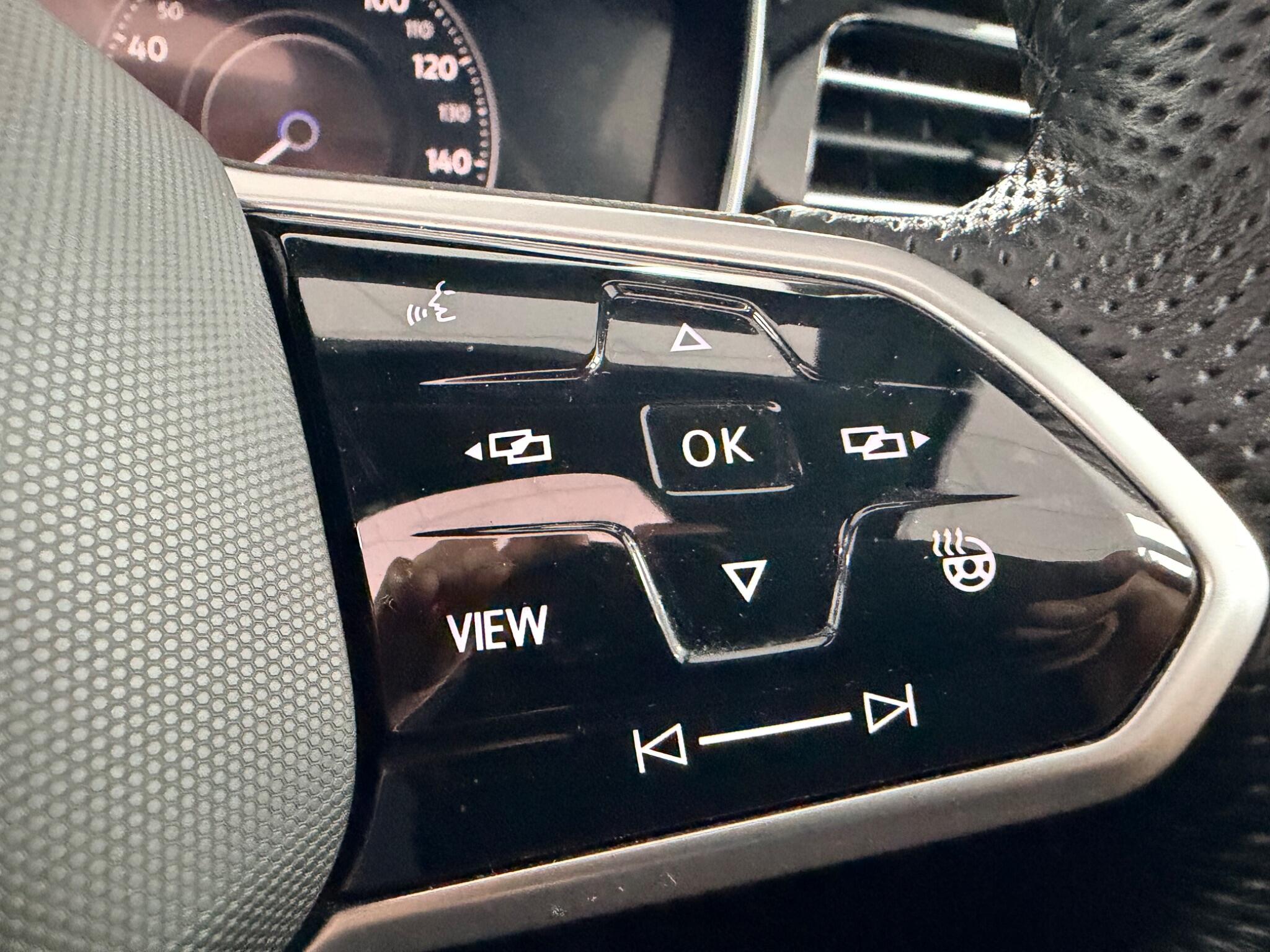 Volkswagen Touareg view 17