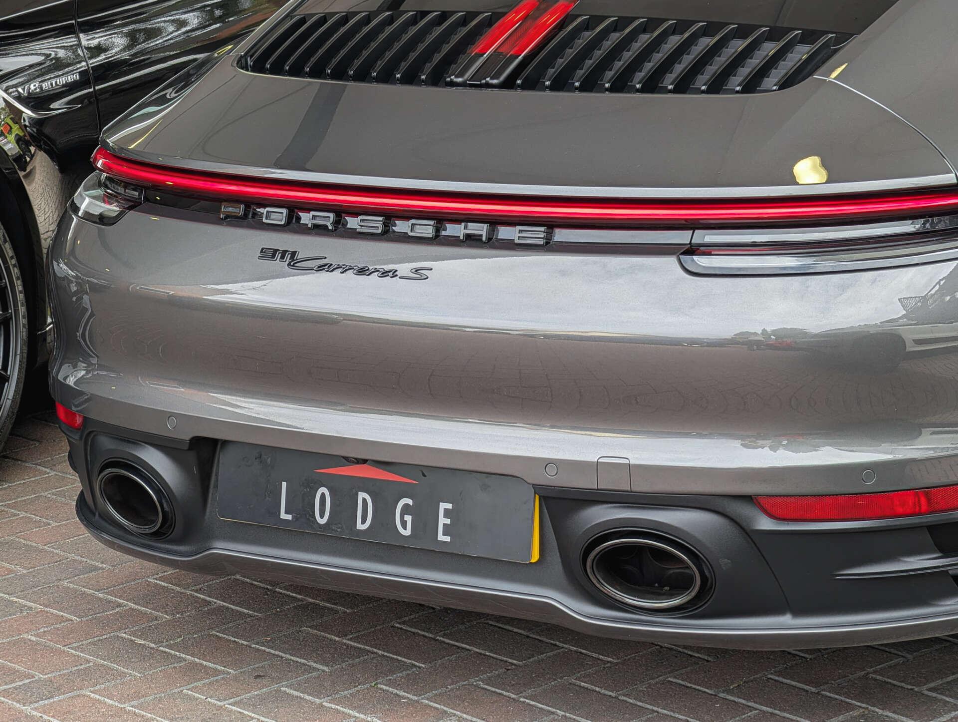 Porsche 911 view 19