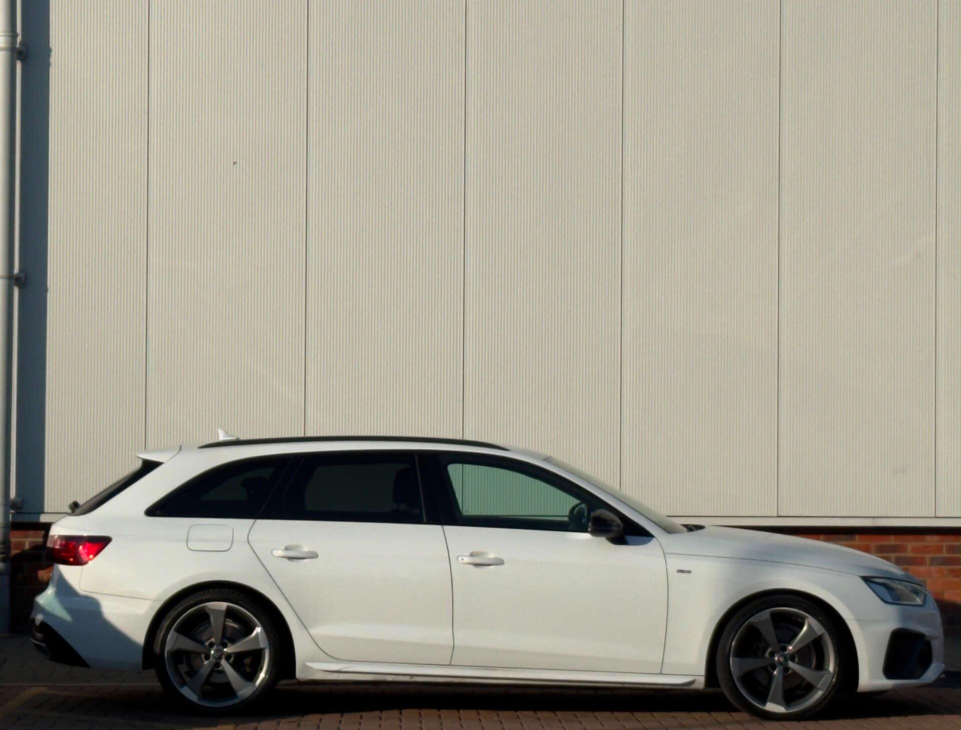 Audi A4 Avant view 11