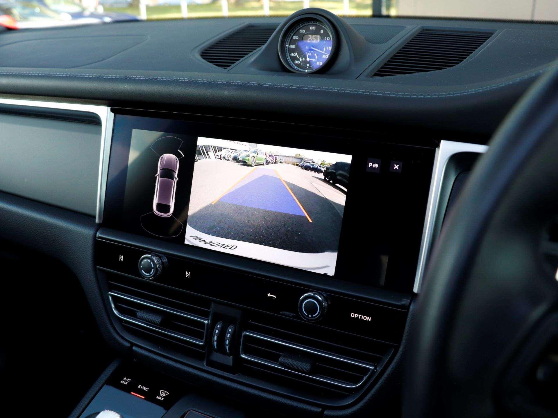 Porsche Macan view 15