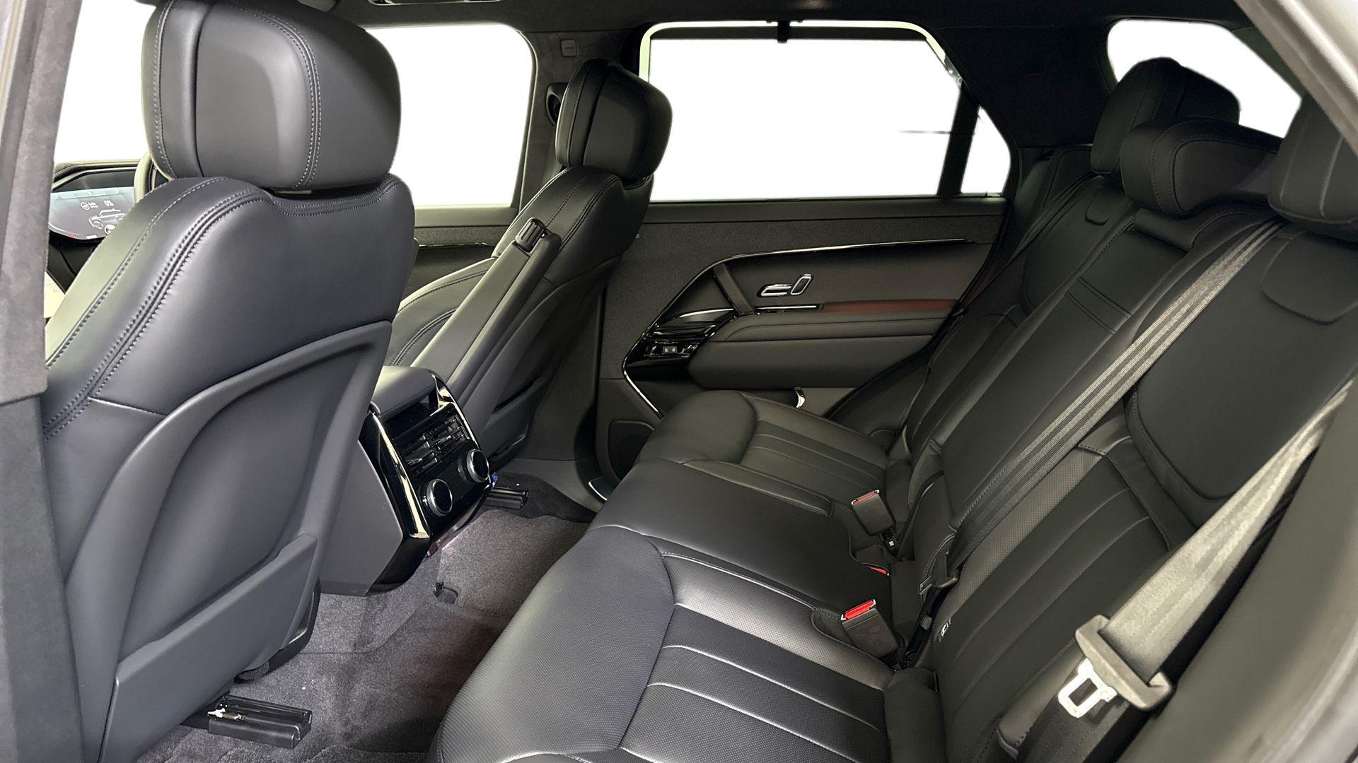 Land Rover Range Rover Sport view 4
