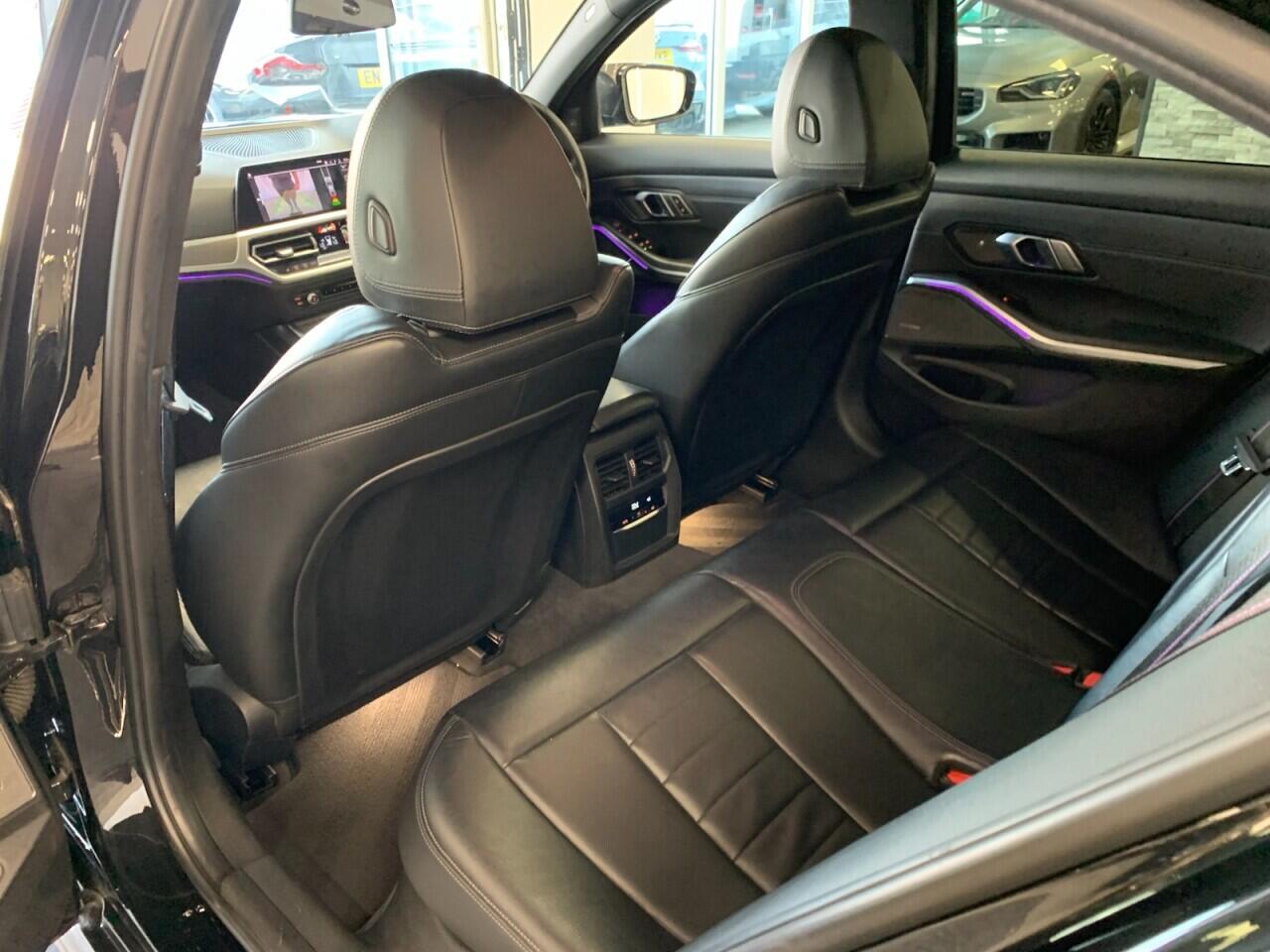 BMW 3 Series view 28
