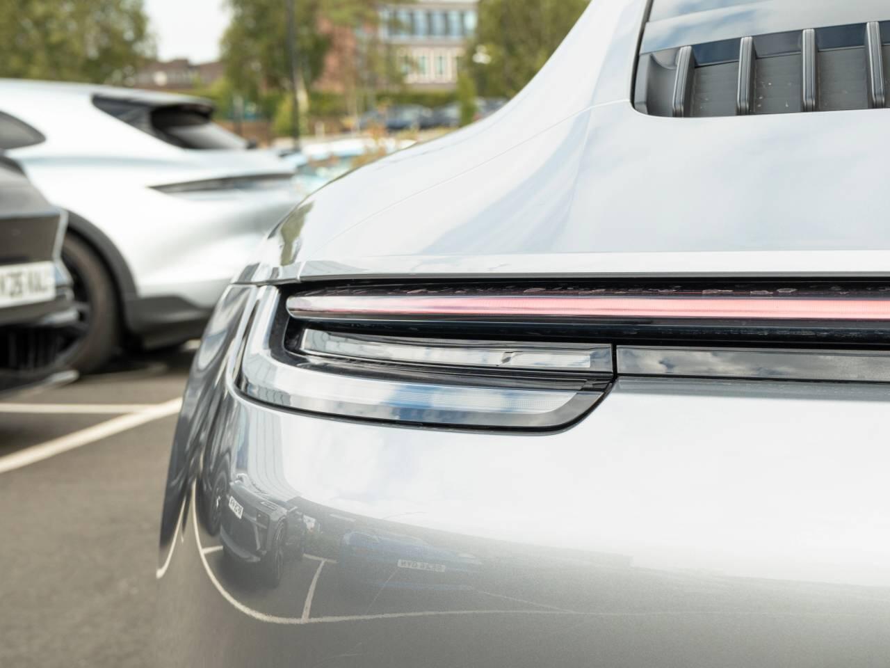 Porsche 911 view 9