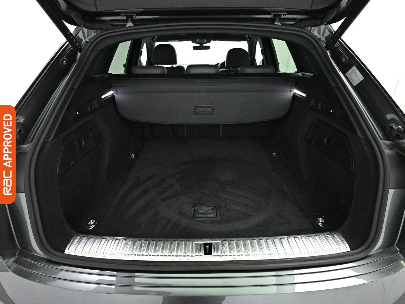 Audi E-Tron view 29