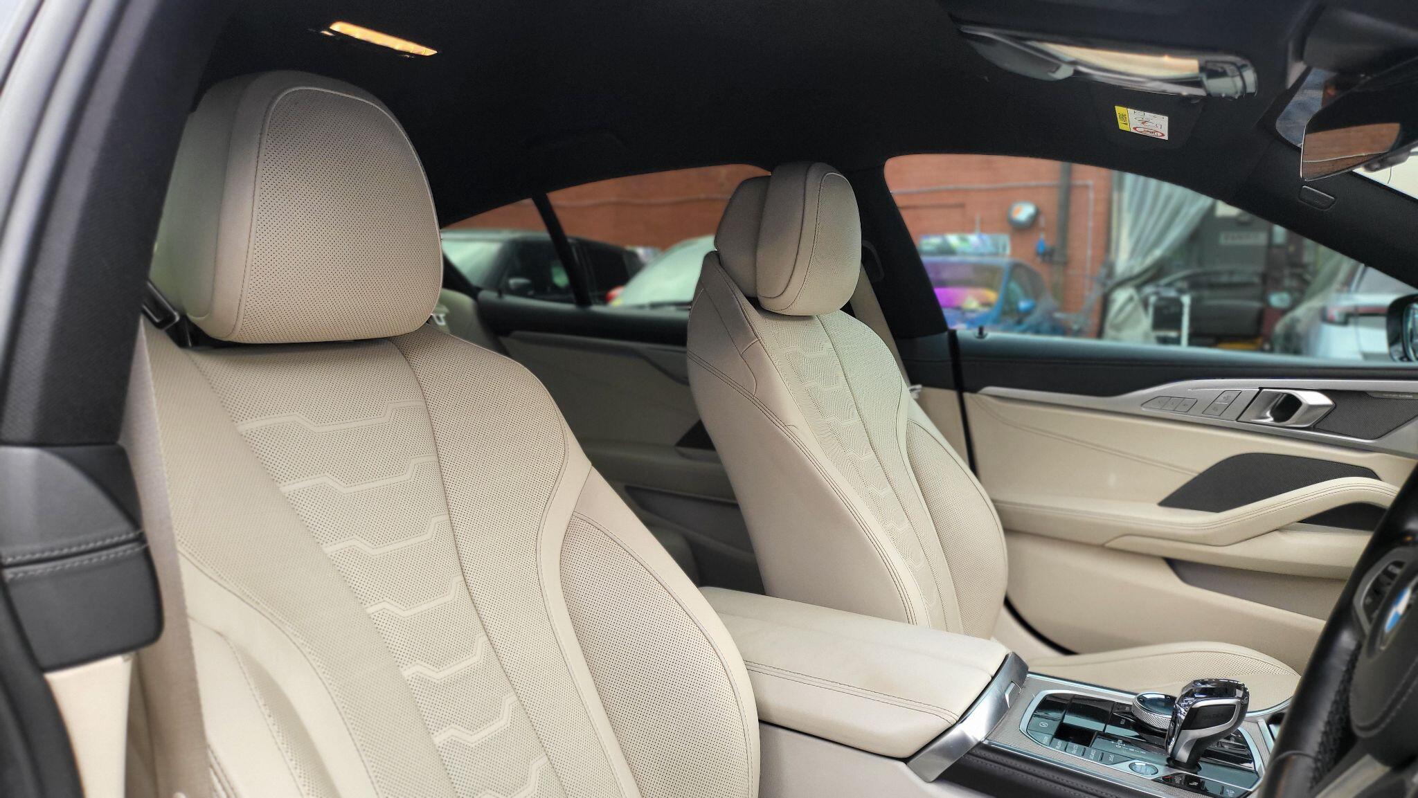 BMW 8 Series view 17