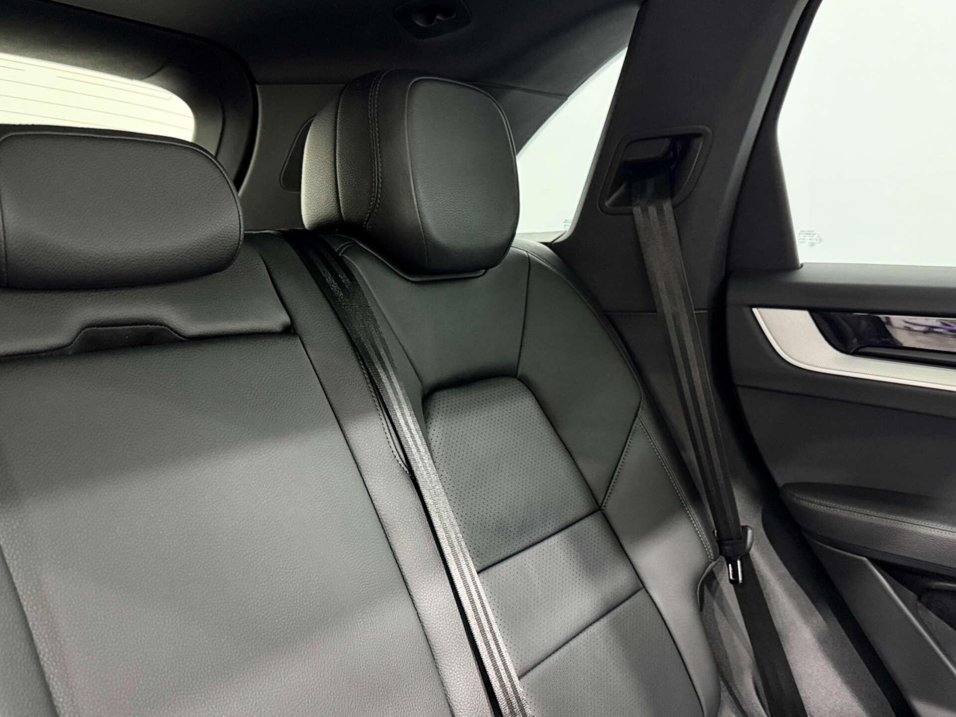 Porsche Cayenne view 13