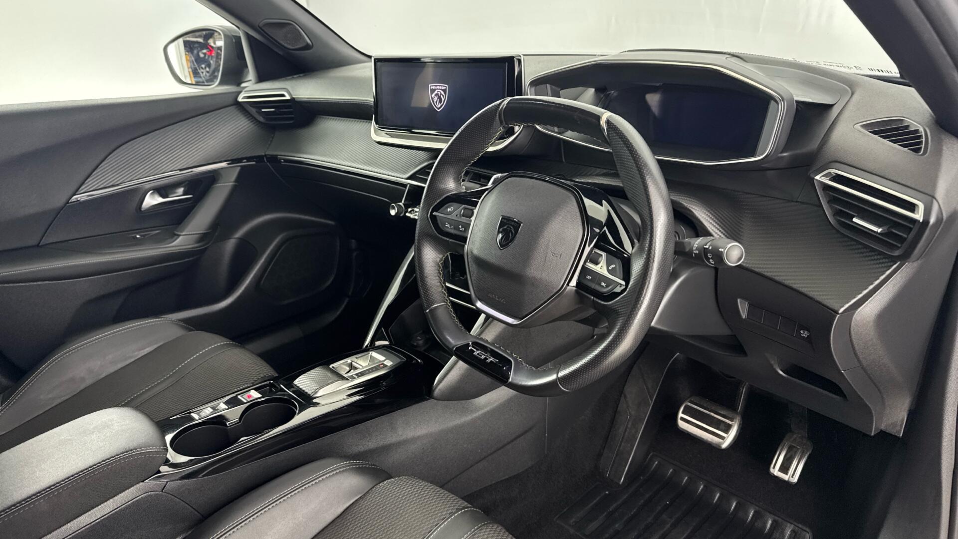 Peugeot 2008 view 9