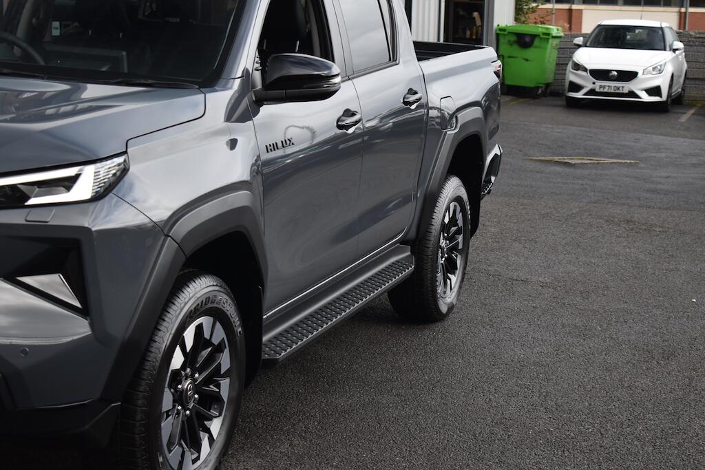 Toyota Hilux view 23