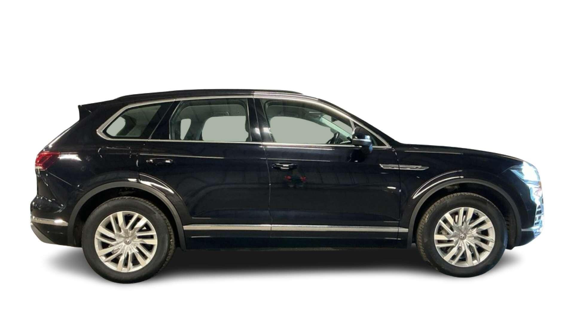 Volkswagen Touareg view 5