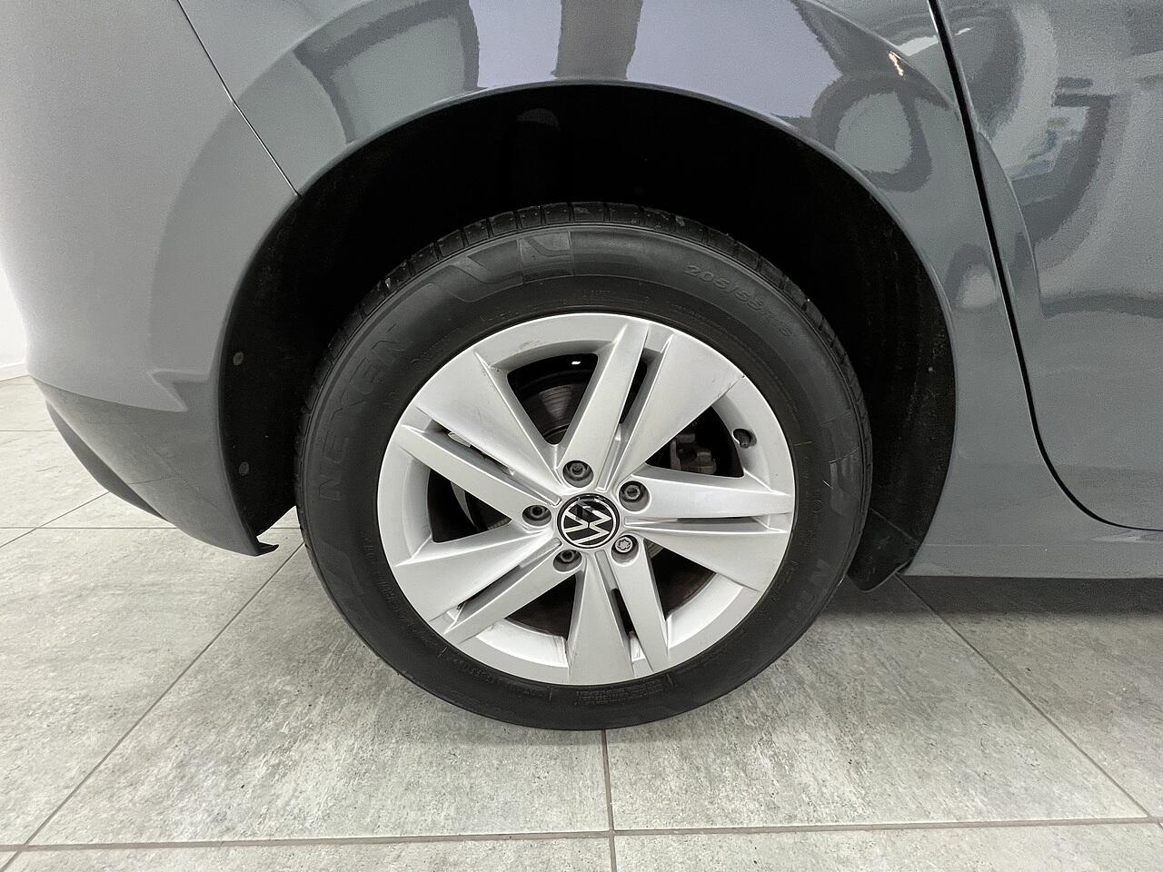 Volkswagen Golf view 22