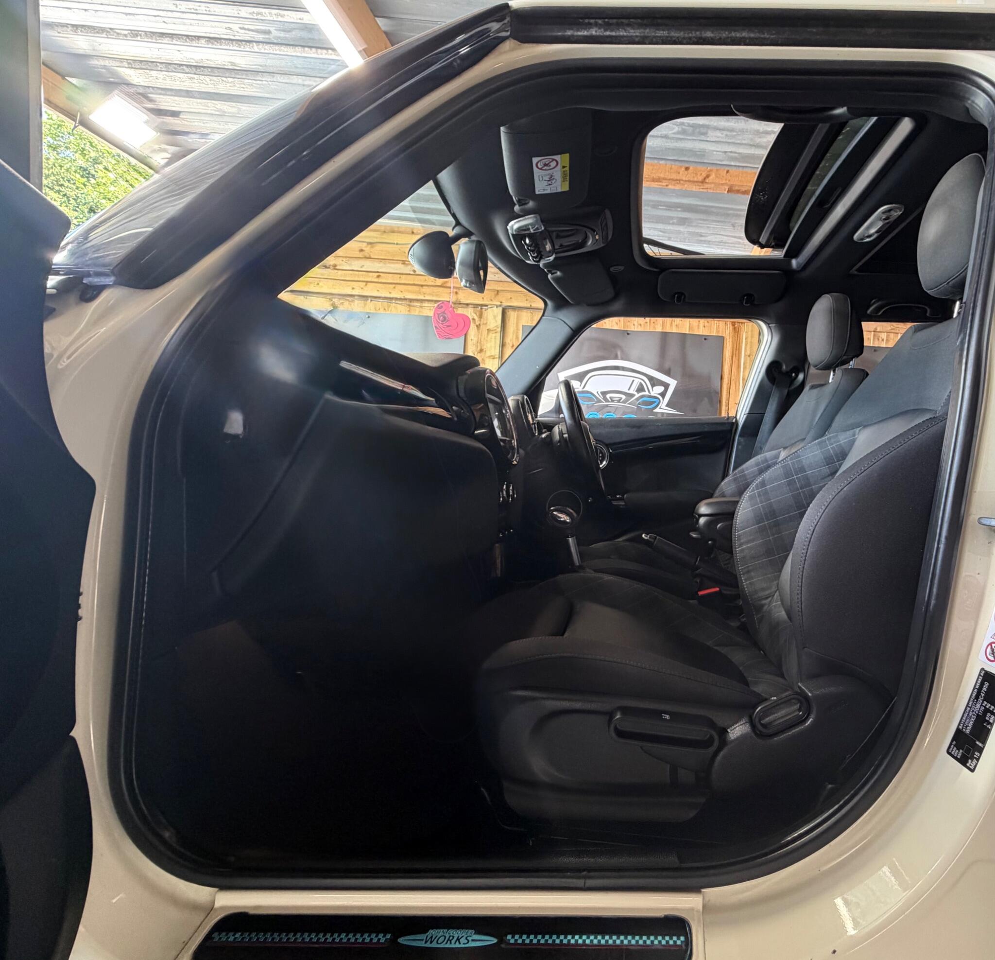 Mini Hatch view 28