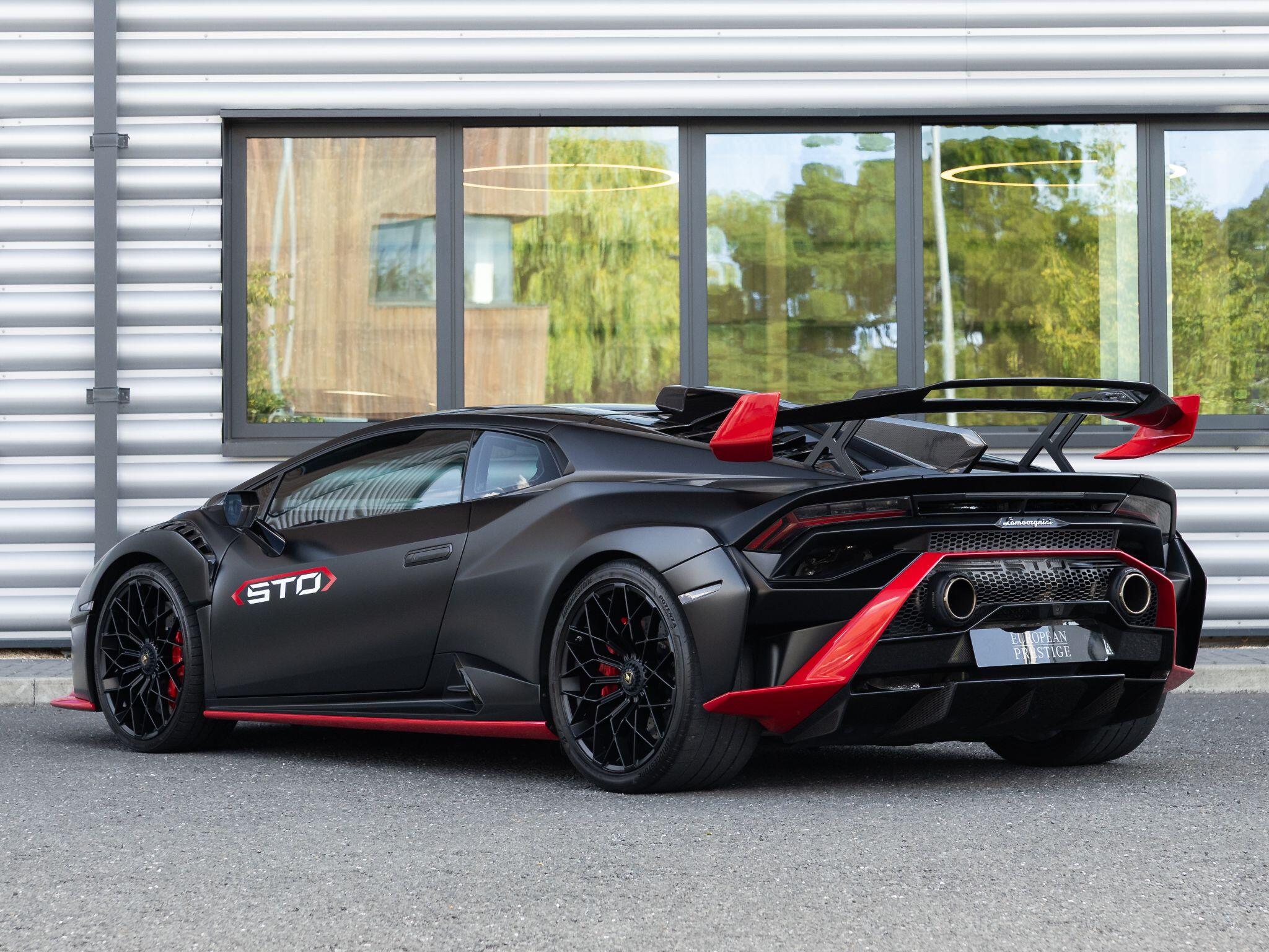 Lamborghini Huracan view 5