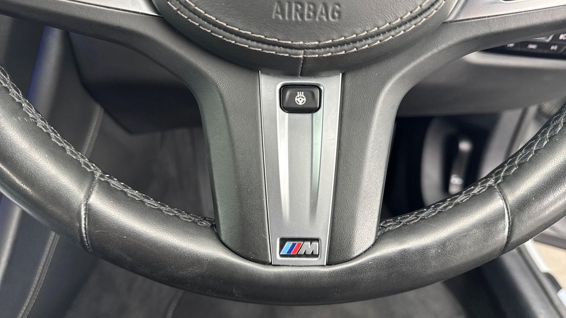 BMW 8 Series view 29