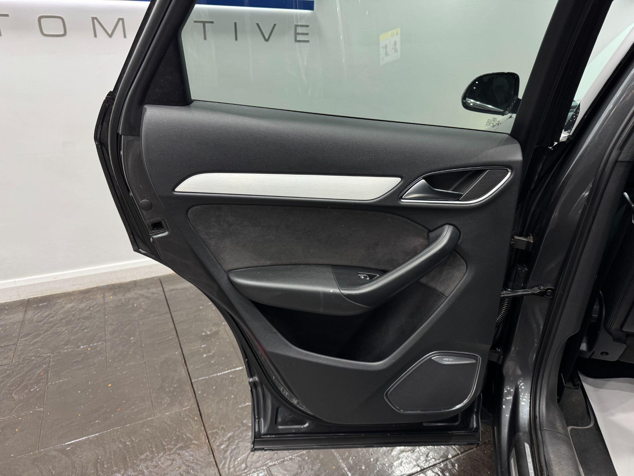 Audi Q3 view 52