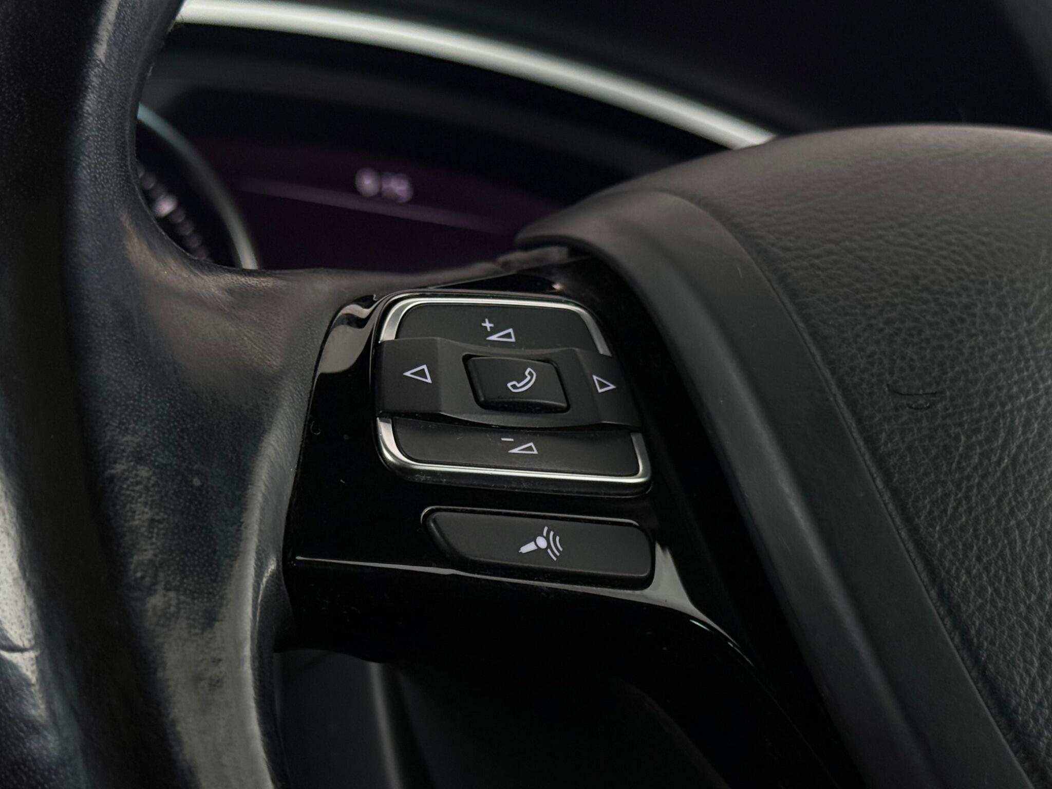 Volkswagen Touareg view 15