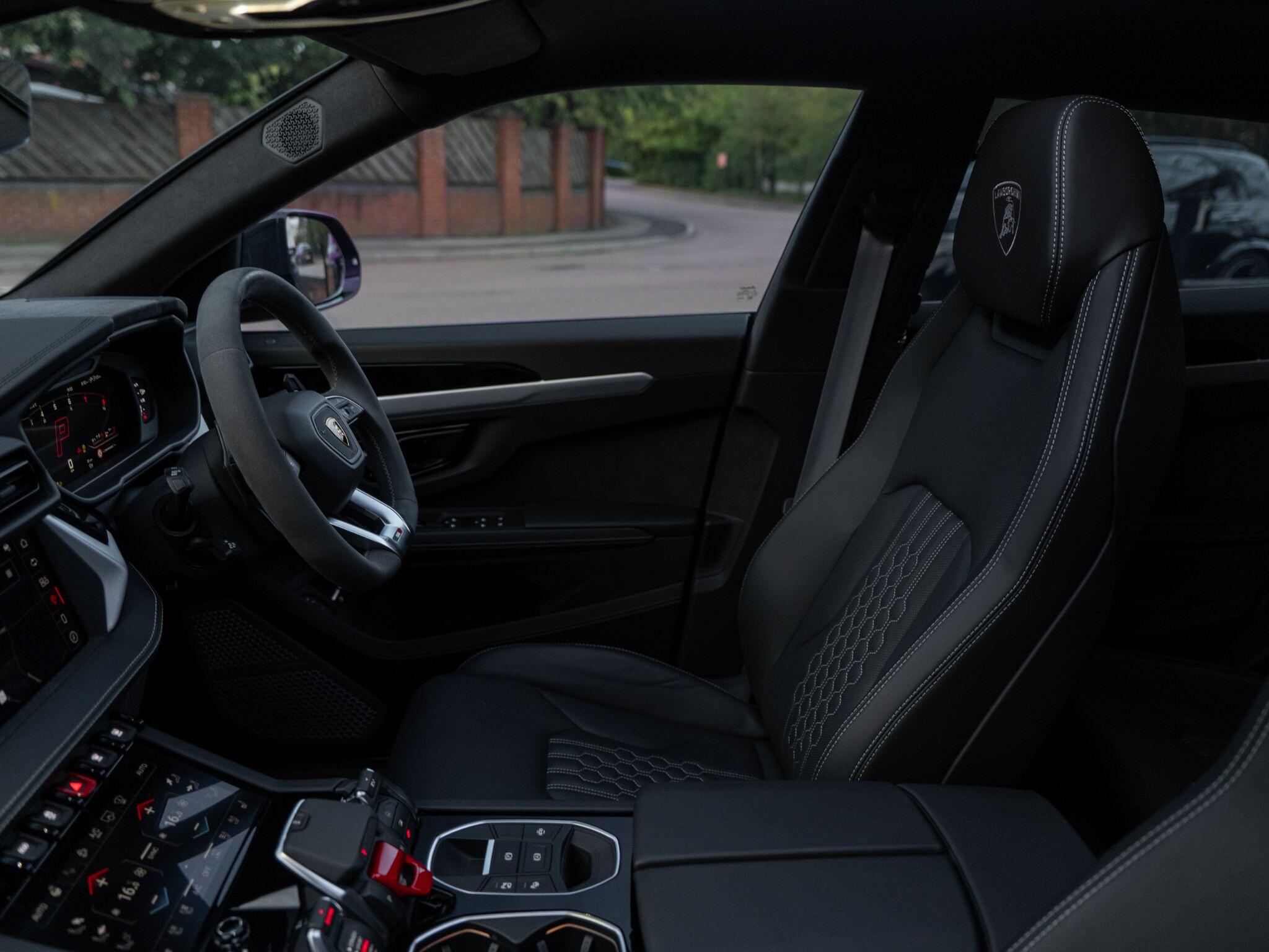 Lamborghini Urus view 41