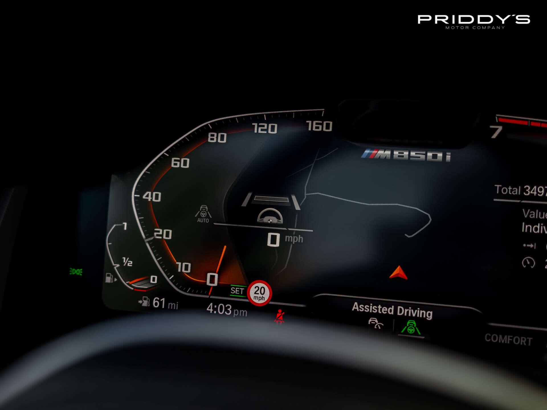BMW 8 Series view 33