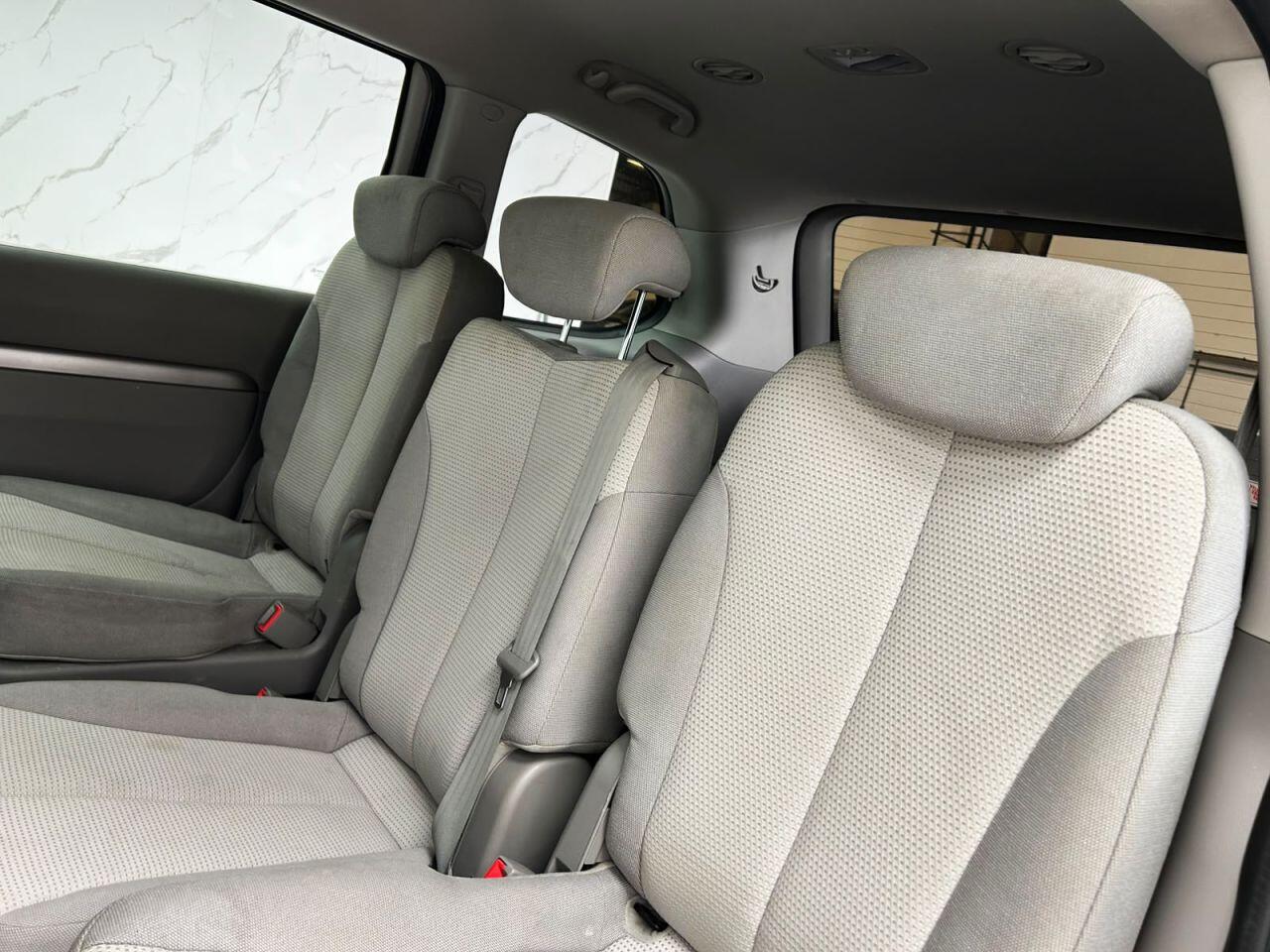 Kia Sedona view 19