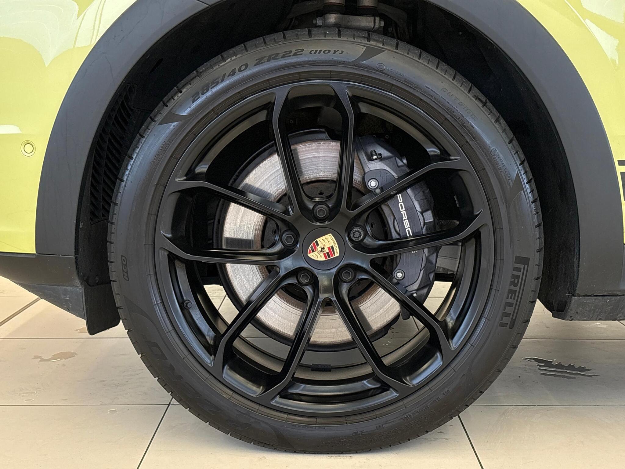 Porsche Cayenne view 26