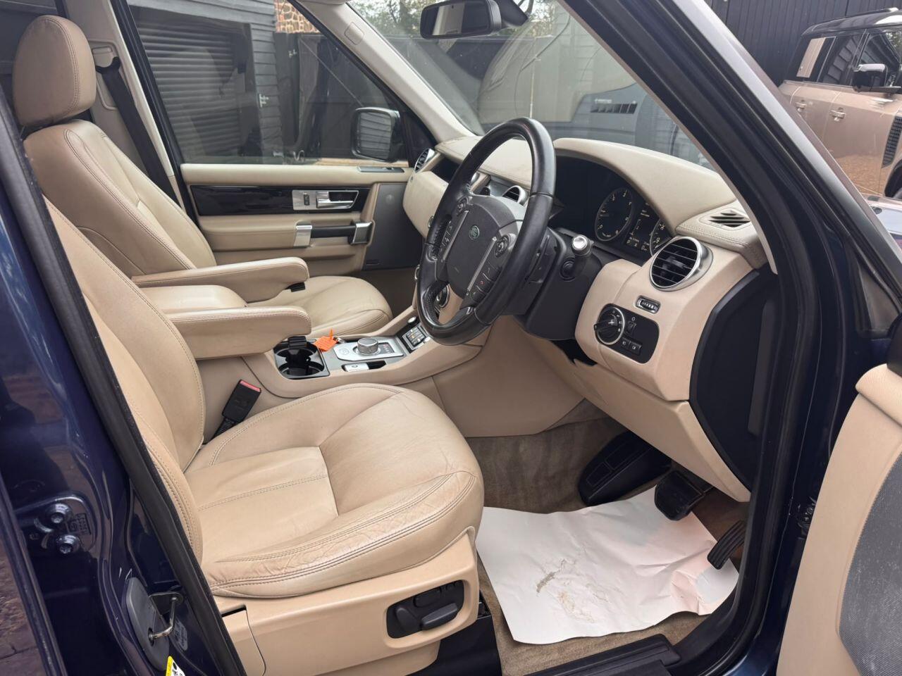 Land Rover Discovery view 13