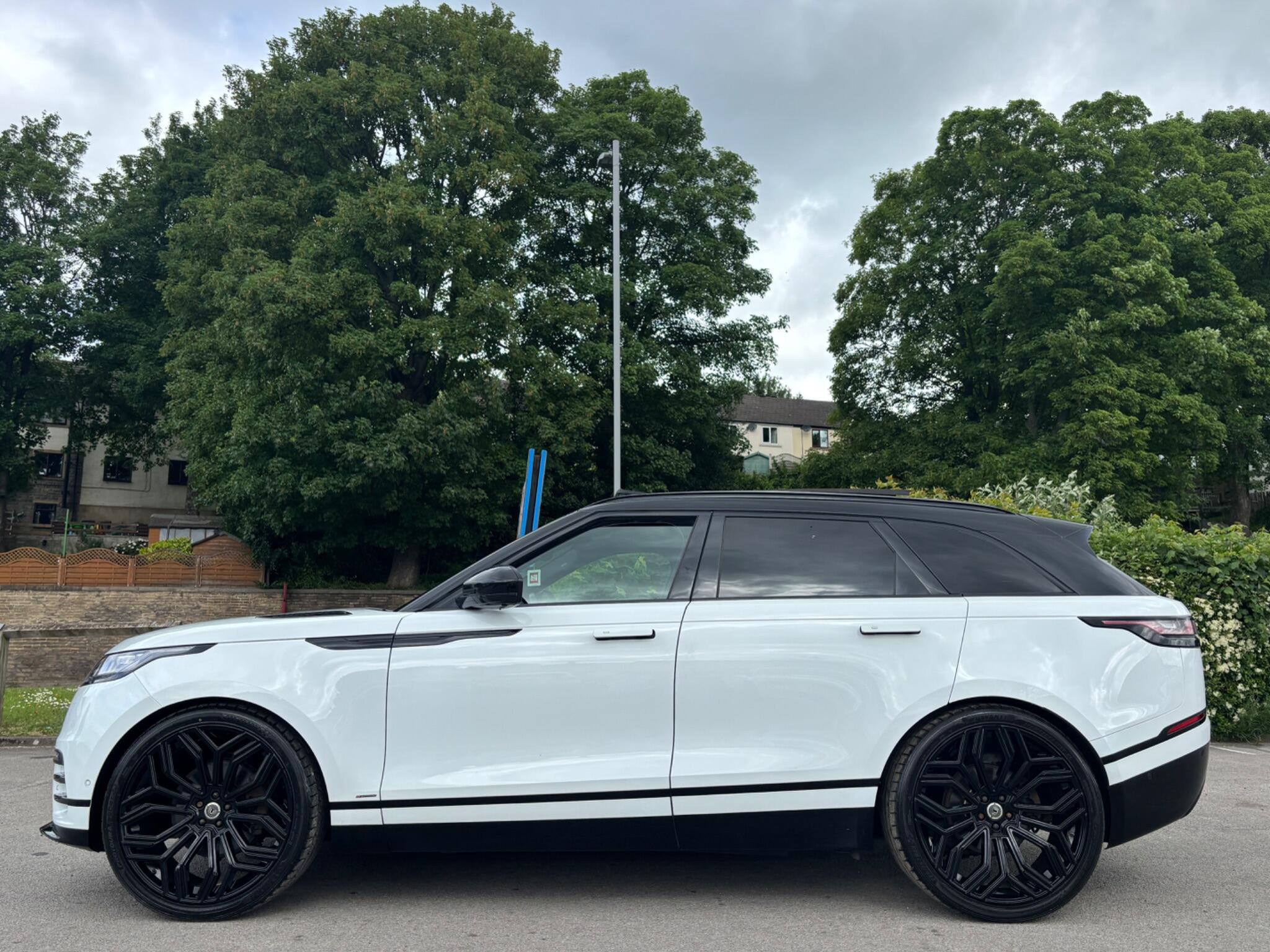 Land Rover Range Rover Velar view 5