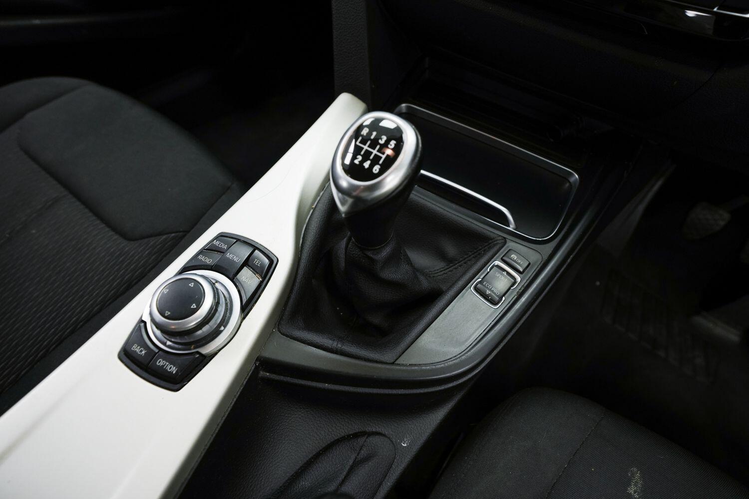 BMW 3 Series view 15