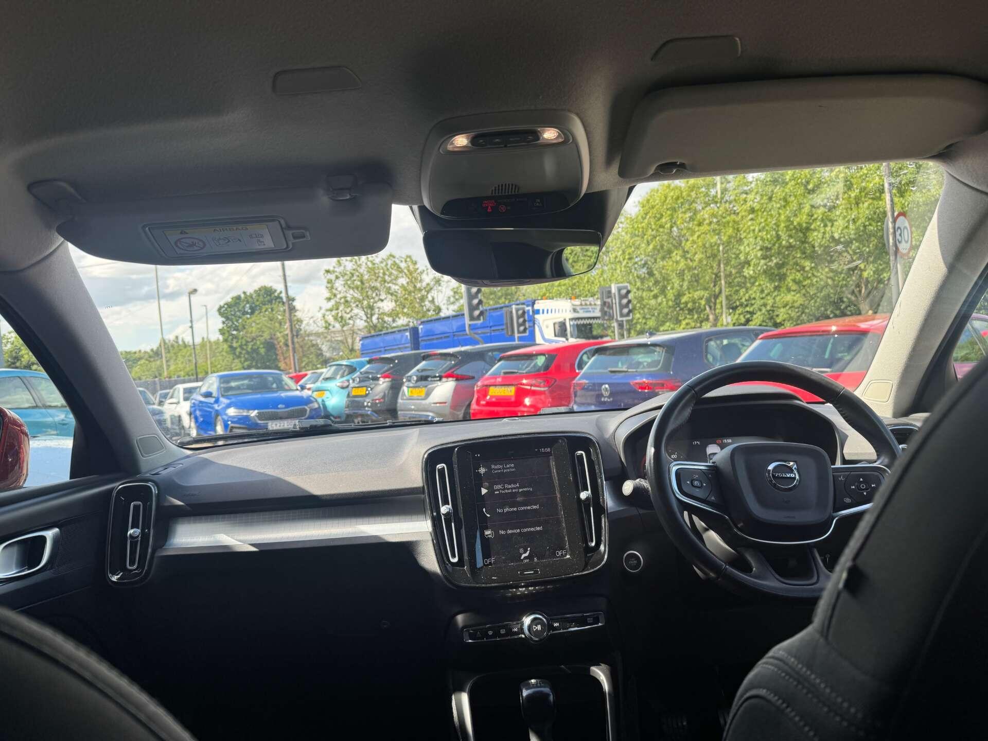 Volvo XC40 view 11