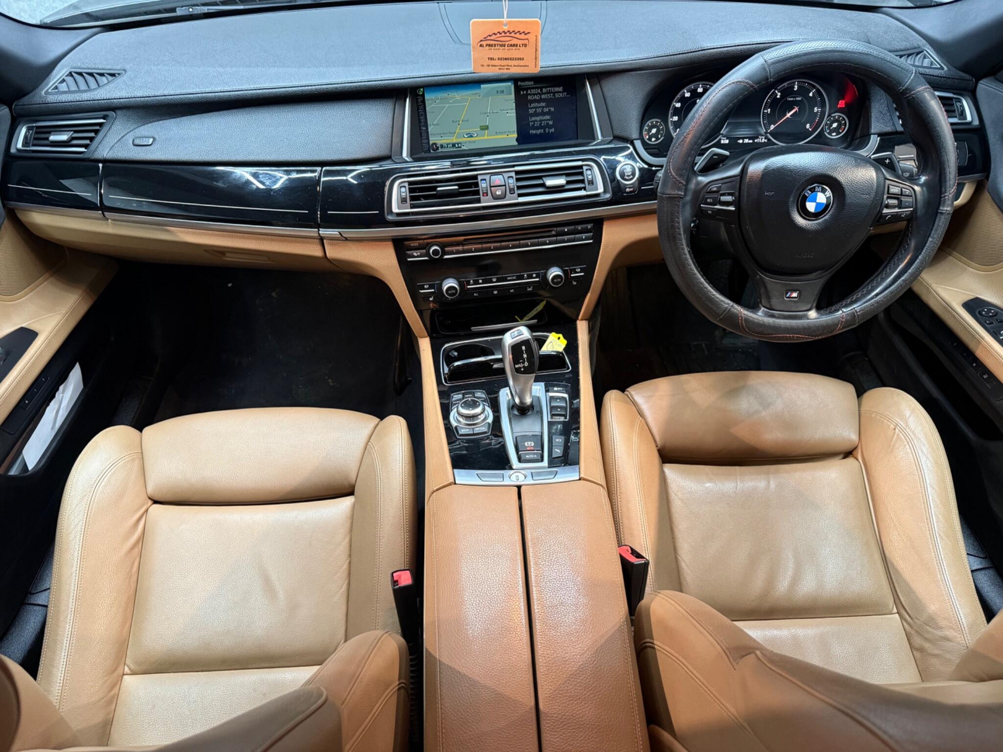 BMW 7 Series view 10