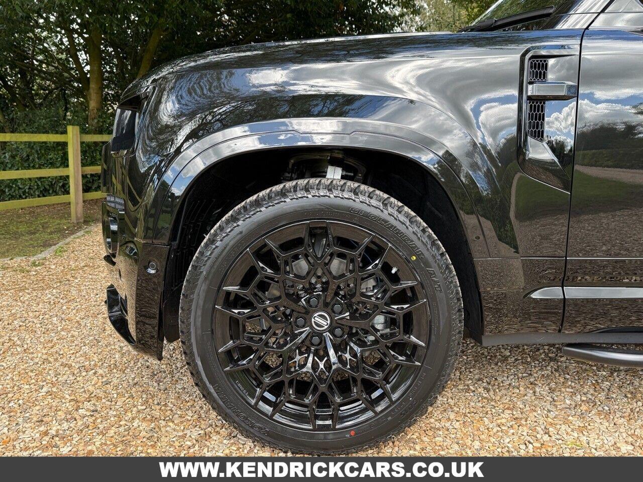 Land Rover Defender 110 view 12