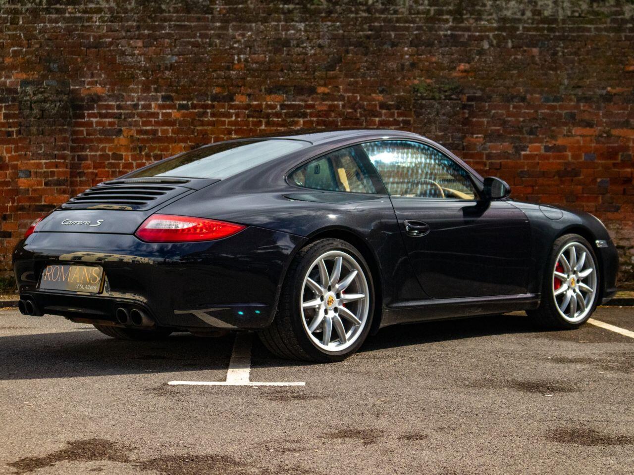 Porsche 911 view 4