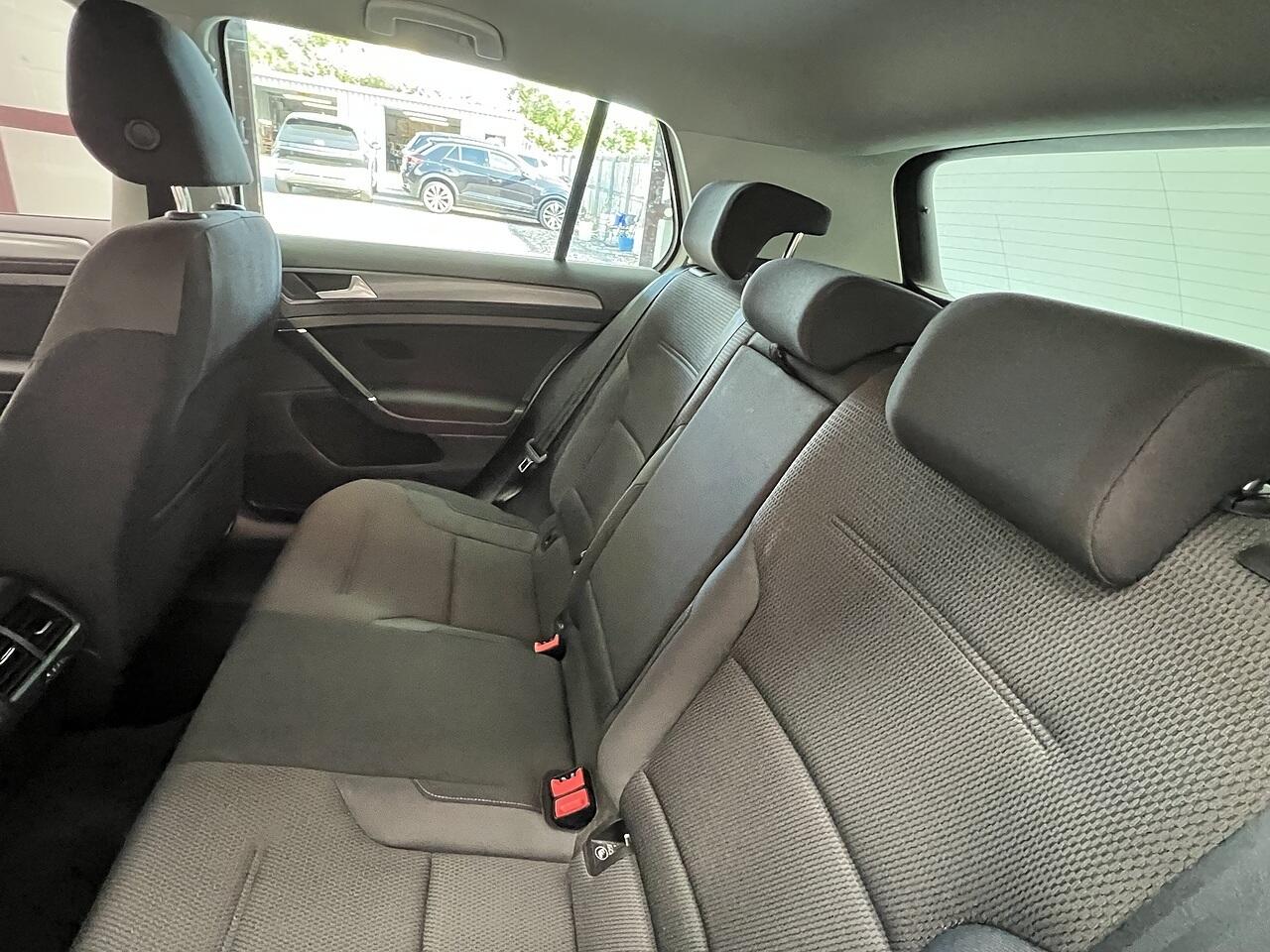 Volkswagen Golf view 18