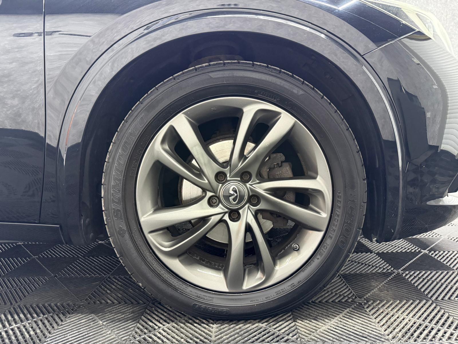 Infiniti Q30 view 25