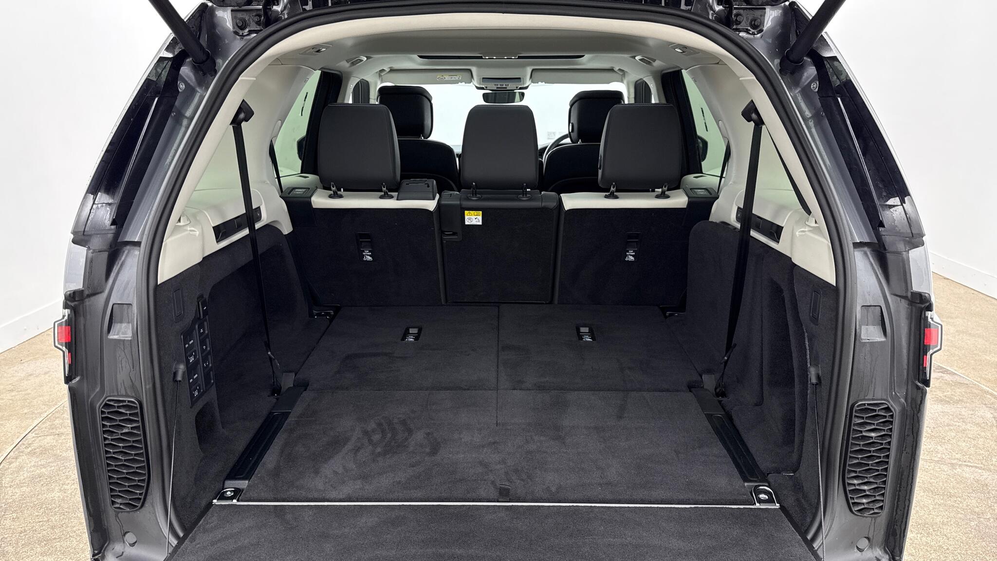 Land Rover Discovery view 10