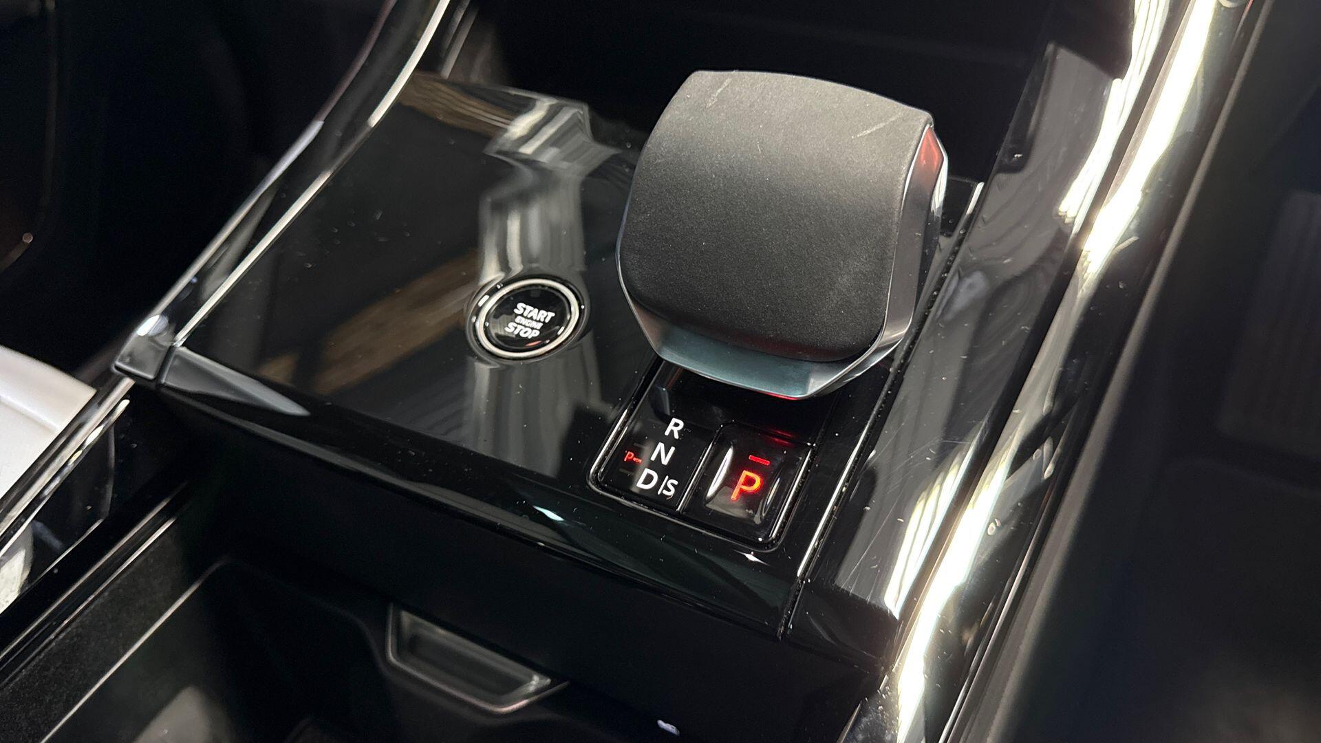 Land Rover Range Rover Sport view 13