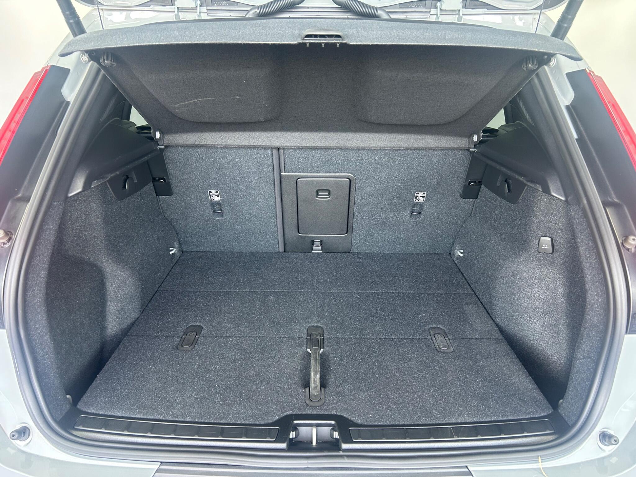 Volvo XC40 view 27