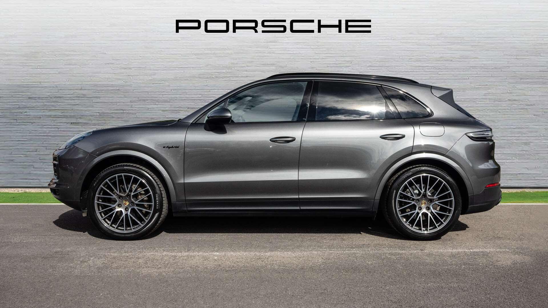 Porsche Cayenne view 8