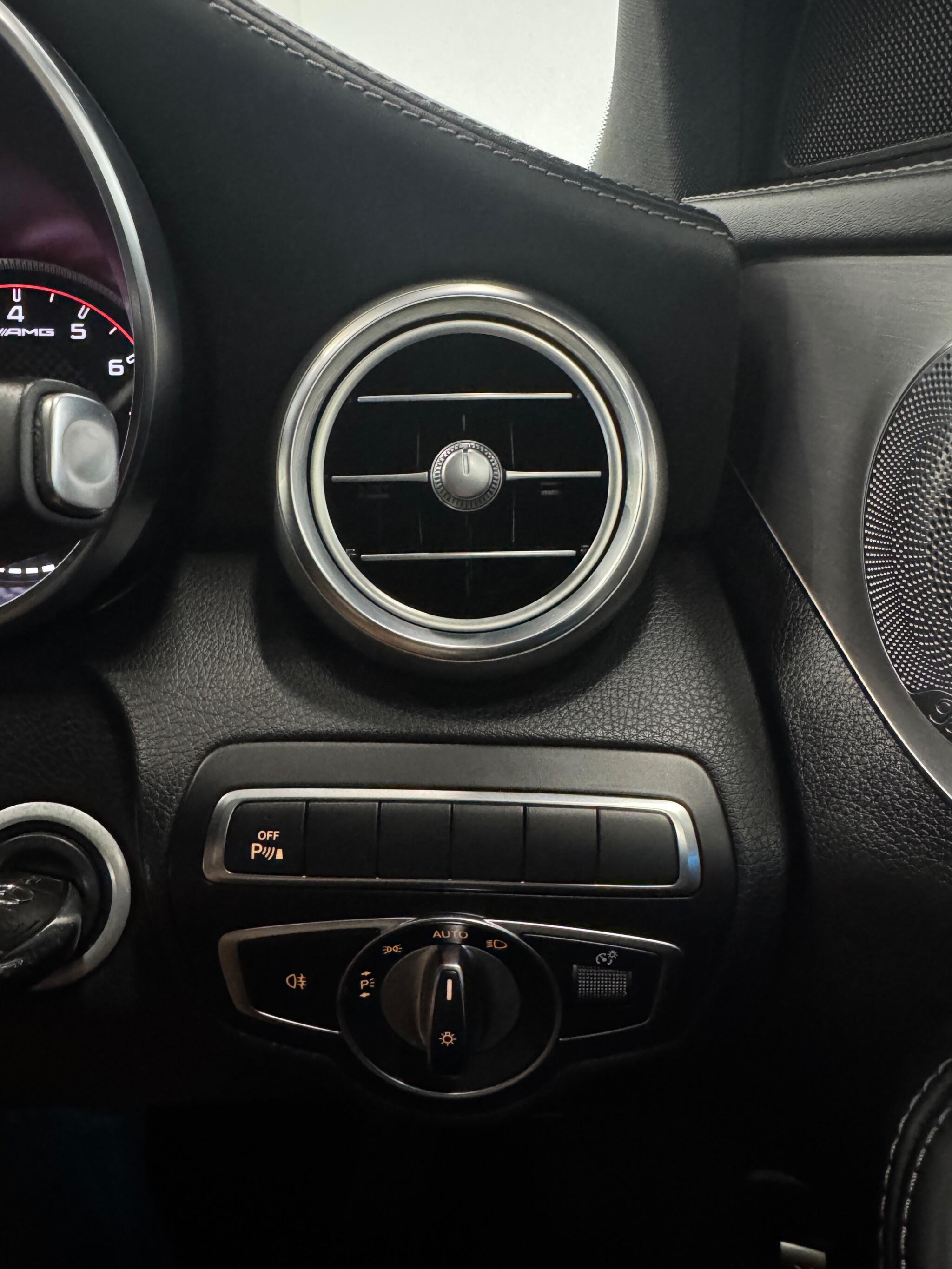 Mercedes-Benz C-Class view 30