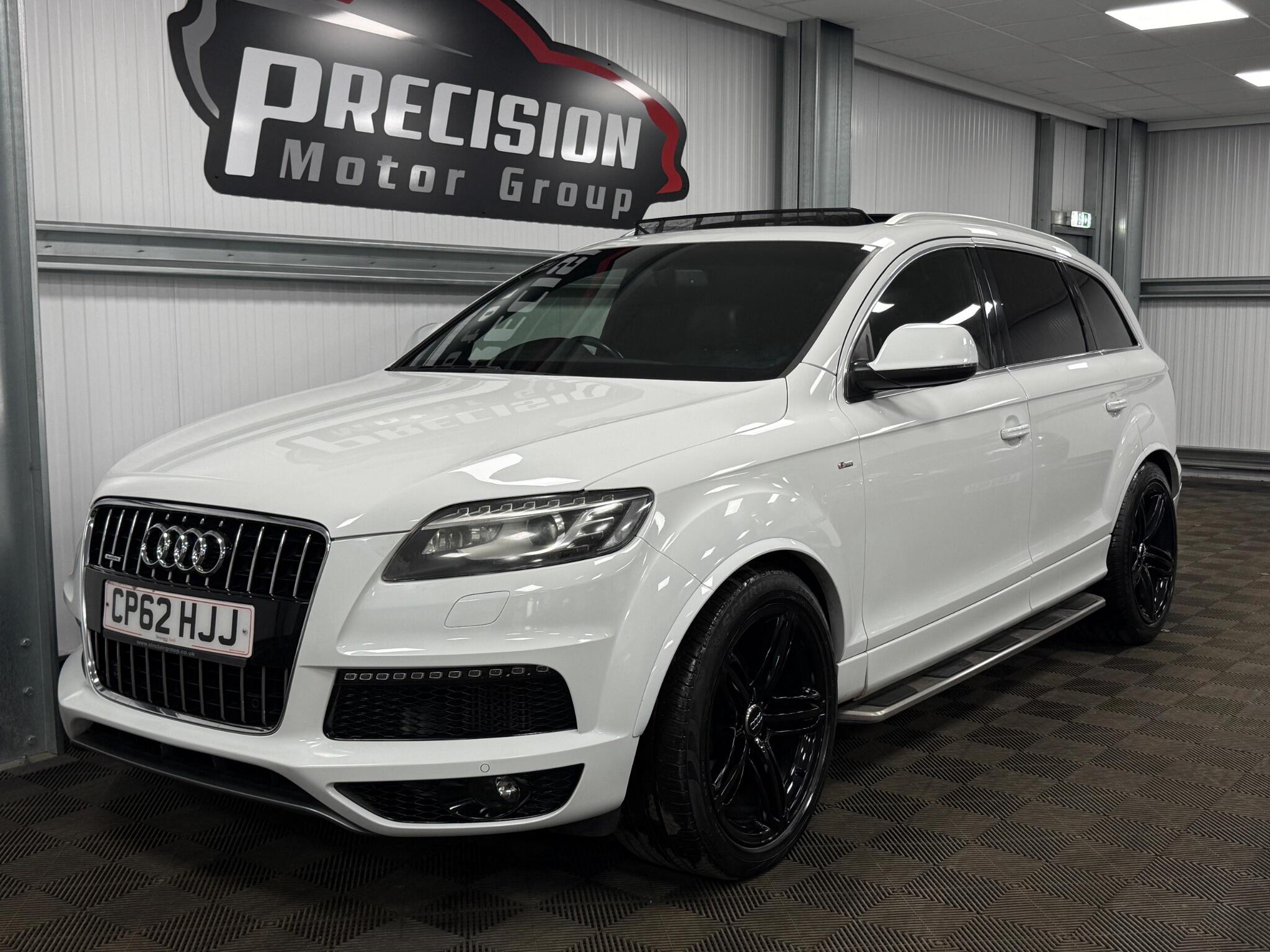 Audi Q7 view 5