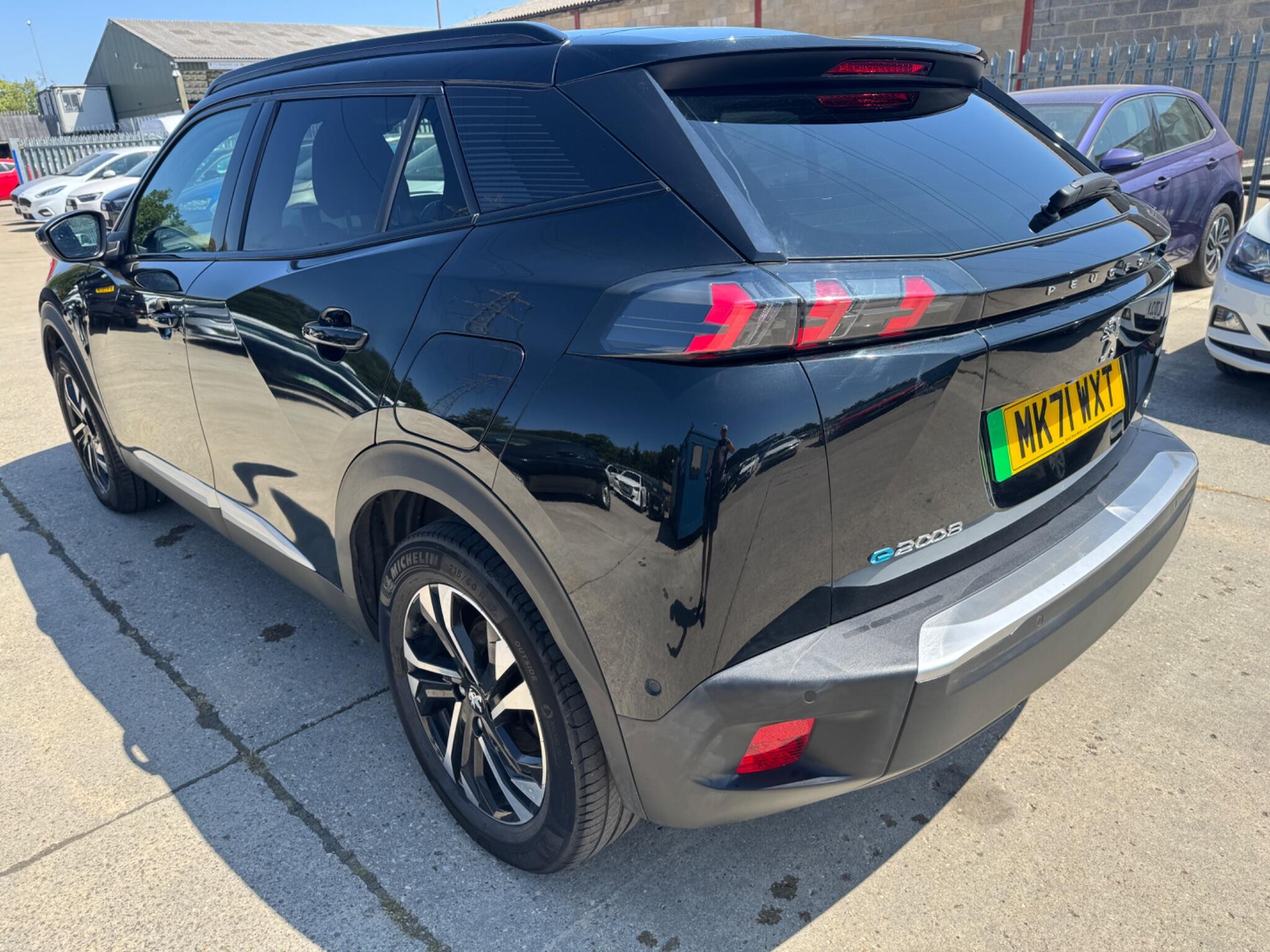 Peugeot E-2008 view 10