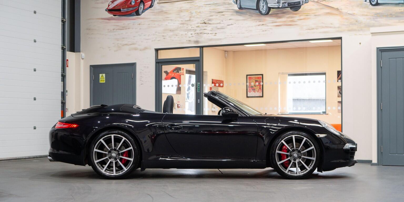 Porsche 911 view 12