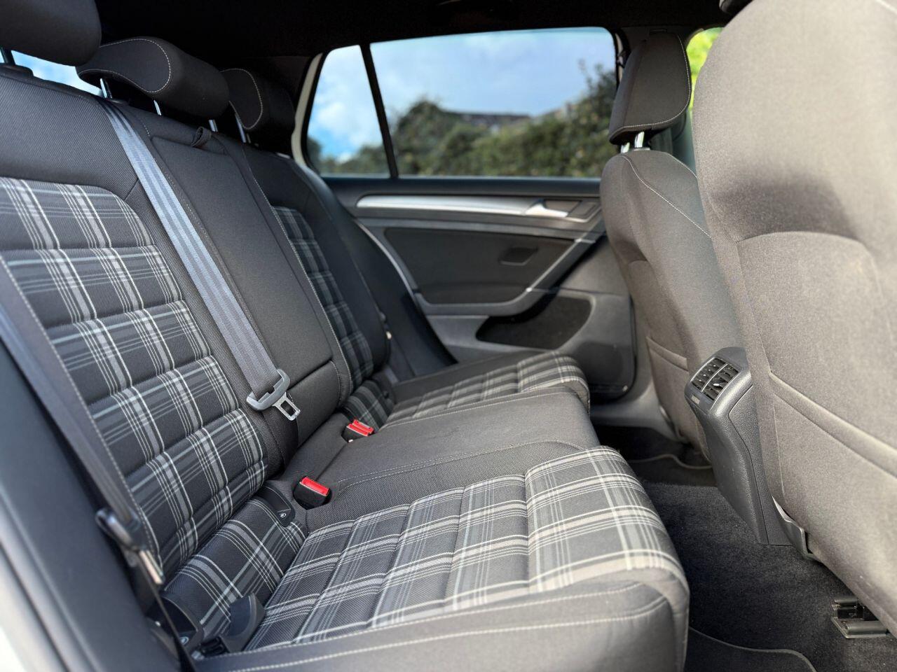 Volkswagen Golf view 13