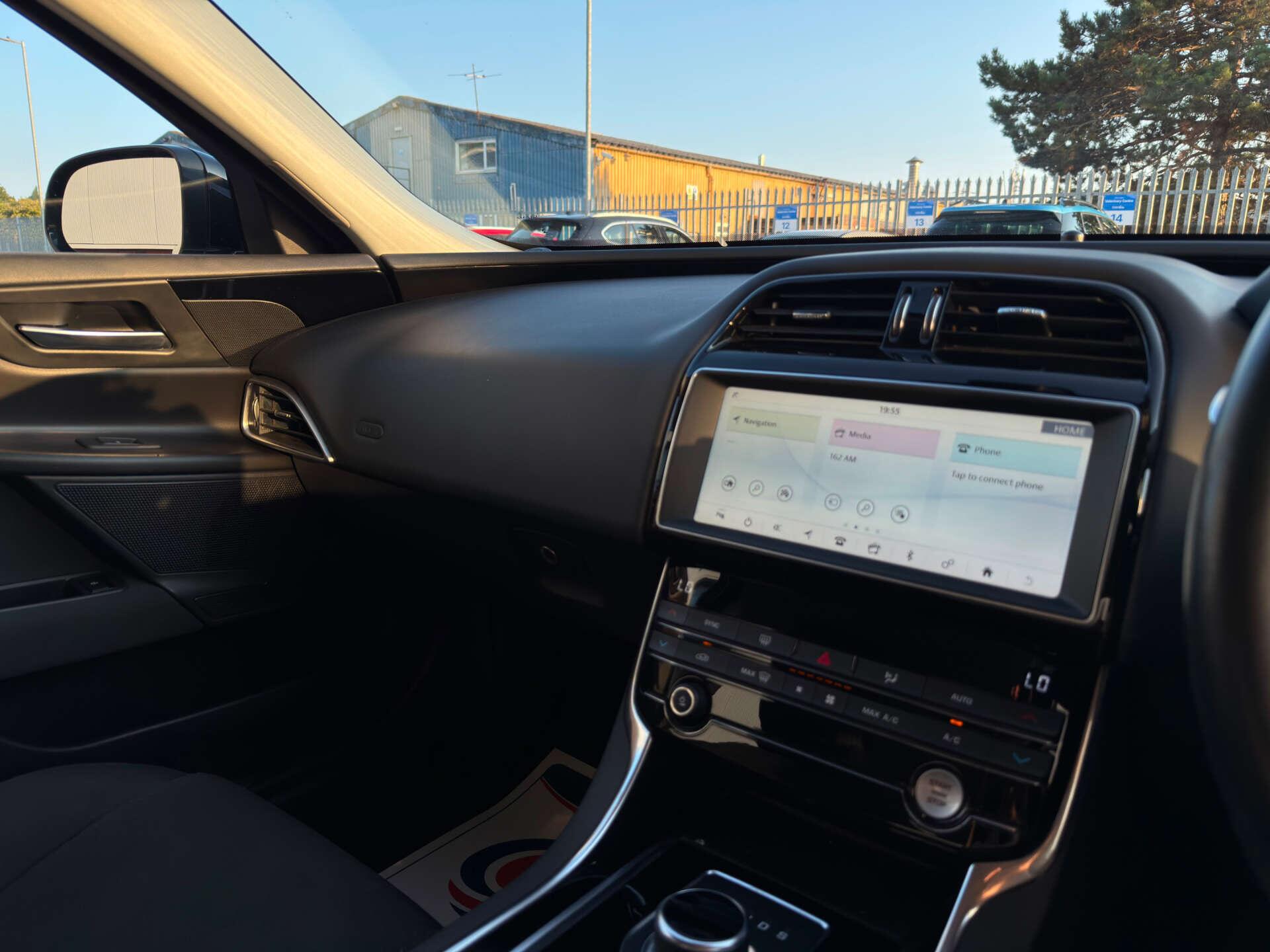 Jaguar Xe view 59