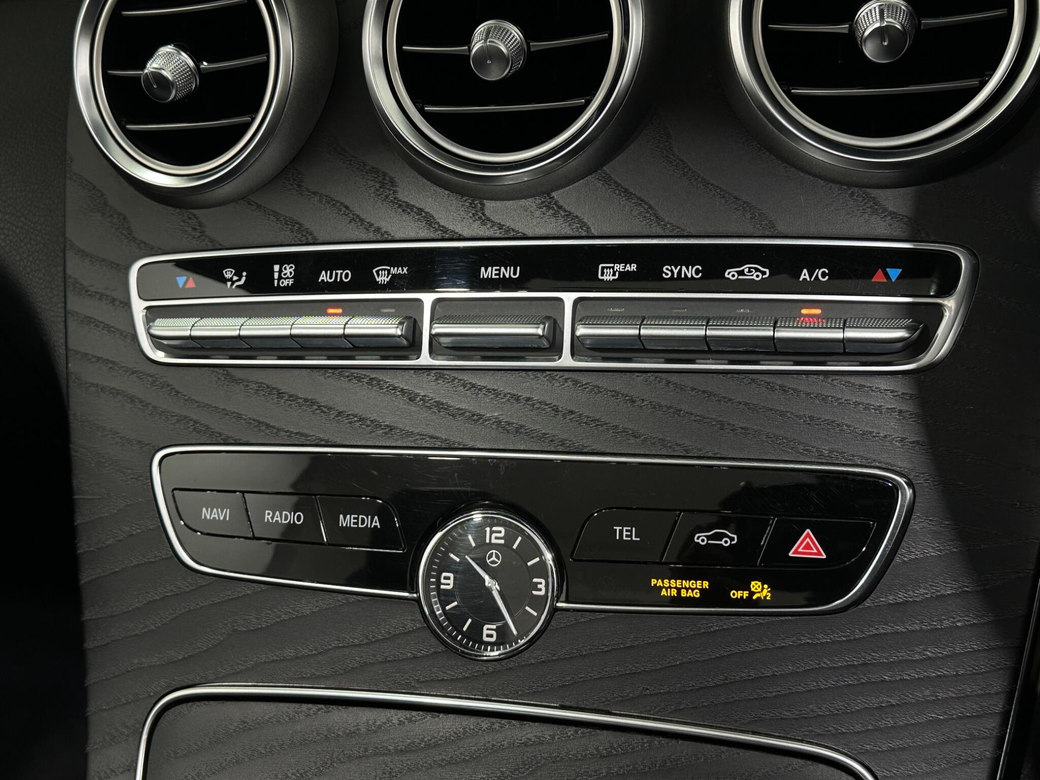 Mercedes-Benz C-Class view 23