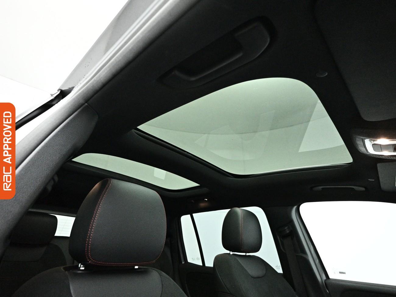 Mercedes-Benz Eqb view 3