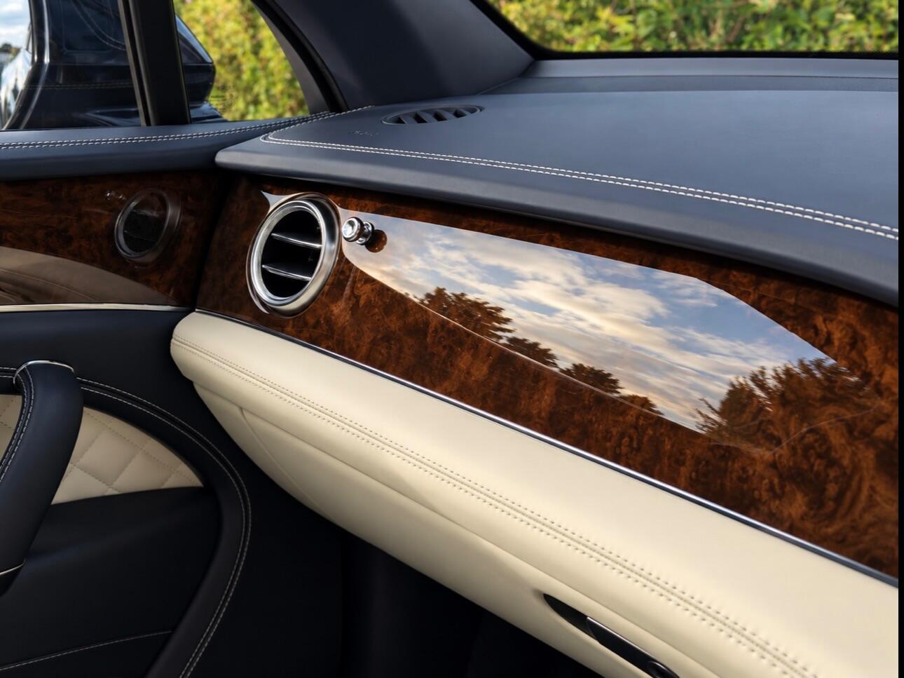 Bentley Bentayga view 62