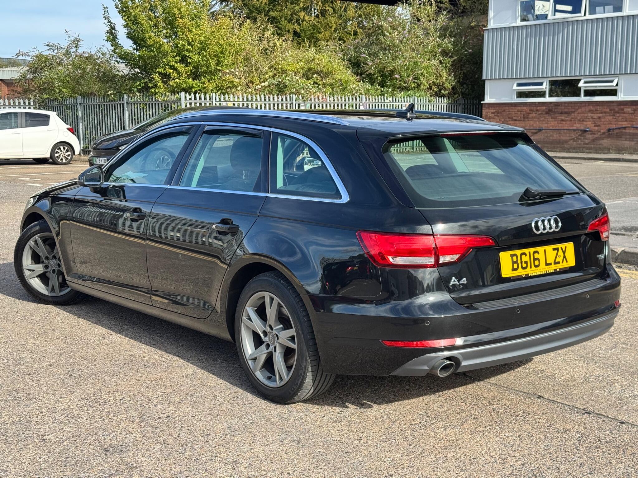 Audi A4 view 4